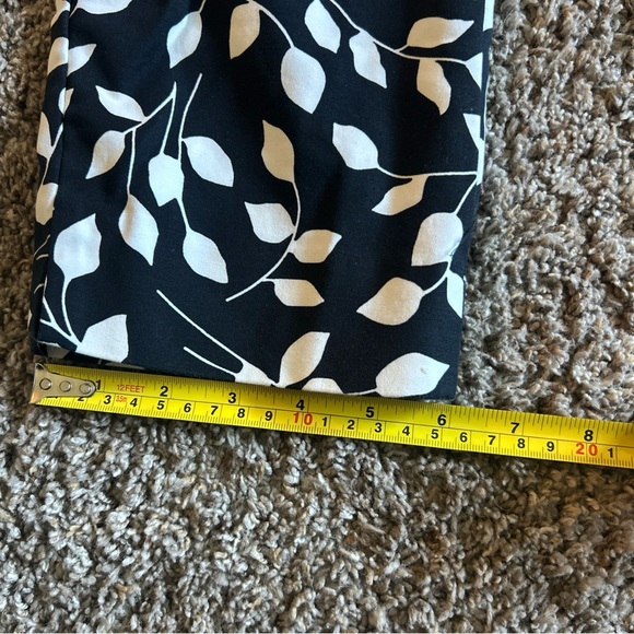 TALBOTS 8 Hampshire Ankle Pants Straight Leg Cropped Paisley Black Cream Leaves - Picture 4 of 10